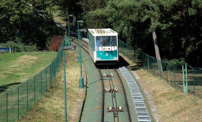 Работа канатной дороги на Петршин временно приостановлена