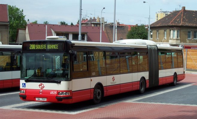 Из-за ситуации с коронавирусом Прага отменяет вечернюю работу десятков автобусных линий