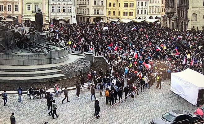 В Праге акция протеста против правительственных мер переросла в столкновение с полицией