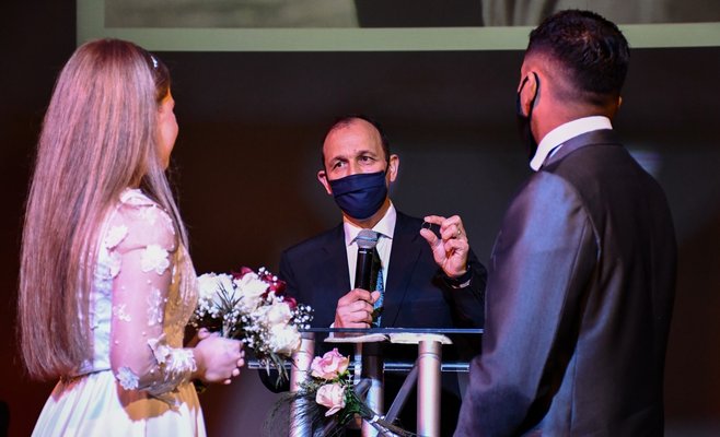 С сегодняшнего дня на свадьбах и похоронах могут присутствовать не более 30 человек