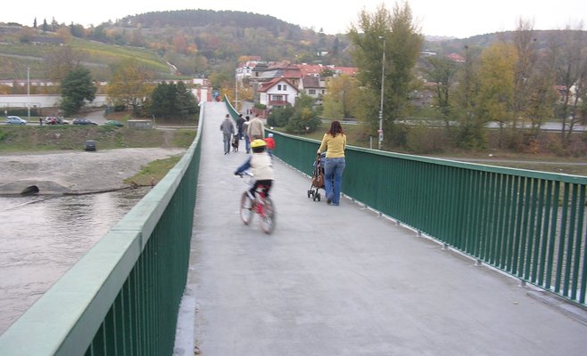 В пражском районе Троя построен новый пешеходный мост