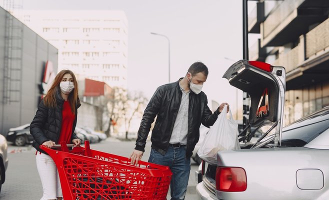 Запрет на торговлю в воскресенье приведет к скоплению людей в магазинах в субботу