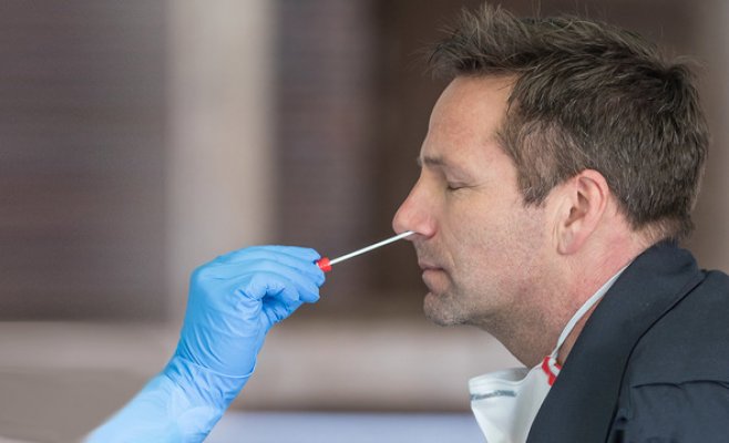 Во вторник в Чехии выявлено более 15 тыс. новых случаев Covid-19. По словам Гамачека, это «не совсем плохие новости»