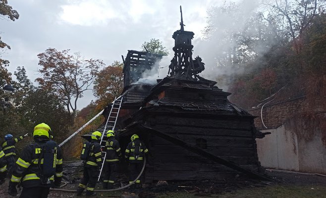 Советники Праги одобрили открытие публичного сбора средств для восстановления сгоревшей церкви