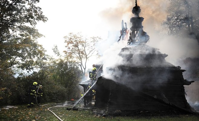Советники Праги одобрили открытие публичного сбора средств для восстановления сгоревшей церкви