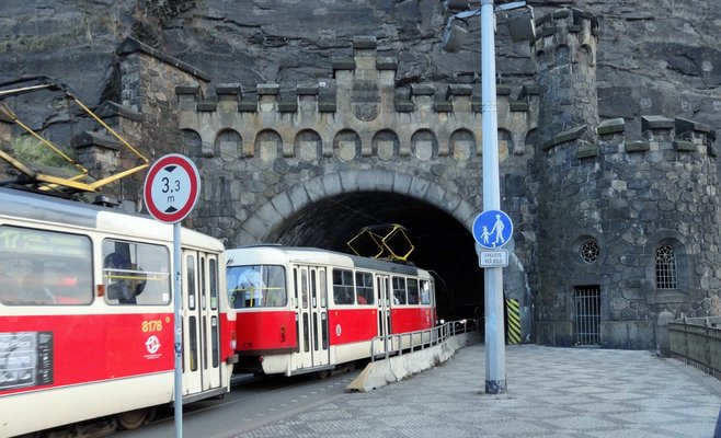 Потери доходов от общественного транспорта в Праге из-за Сovid-19 превысят миллиард