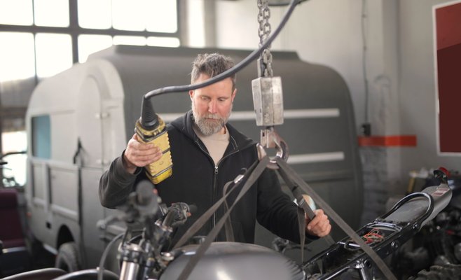 В октябре безработица в ЧР упала до 3,7%. Аналитики говорят, что рост еще впереди