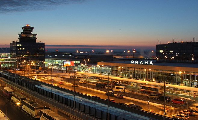 С сегодняшнего дня начинают действовать новые правила въезда в Чехию для чехов и иностранцев