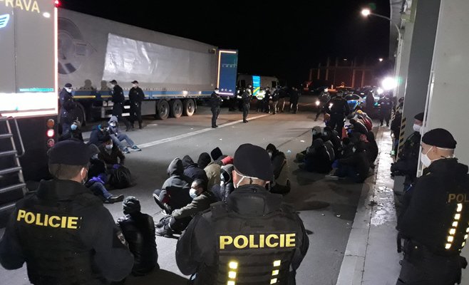 В связи с перемещением большого количества мигрантов полиция усилит контроль на автомагистралях
