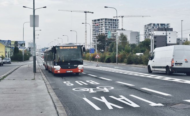 Прага хочет запретить выезд на полосы общественного транспорта даже ночью