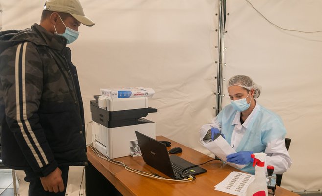 Новых случаев Covid-19 меньше, чем неделю назад, индекс PES остается на уровне 57