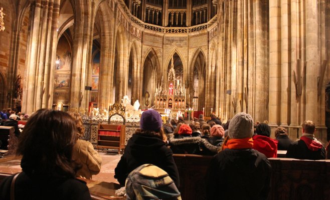 Правительство разрешит верующим посетить ночную рождественскую мессу