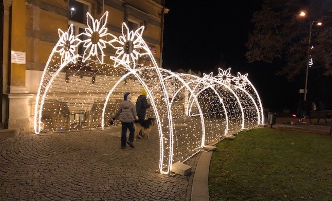 Городская компания THMP украсила улицы Праги к Рождеству