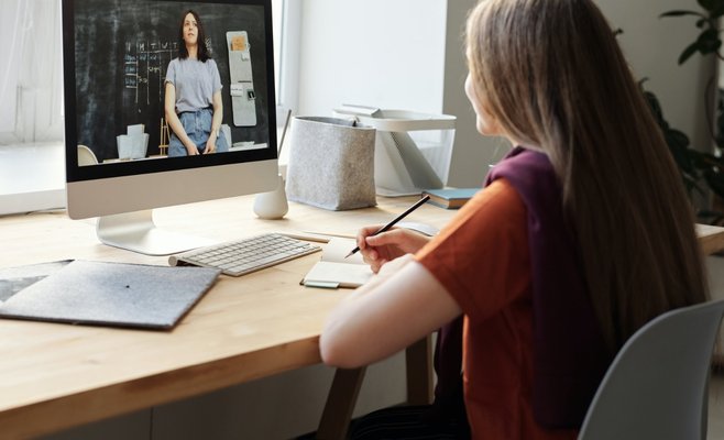 С 4 января в школы вернутся только ученики 1 и 2 классов начальной школы