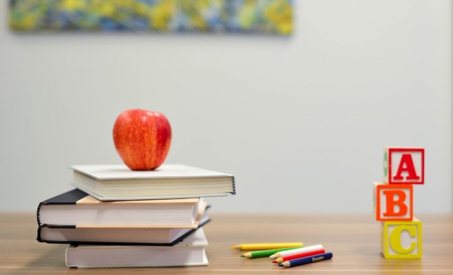 Сегодня за парты вернулись ученики первых и вторых классов начальной школы