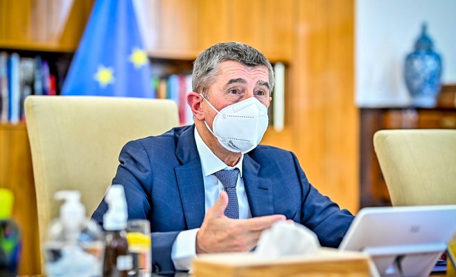 Правительство откроет магазины канцелярских товаров, детской одежды и обуви, а также попросит продлить ЧП на 30 дней