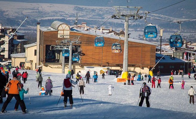 Чтобы покататься на горных лыжах, чехи теперь едут в Болгарию