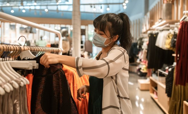 В понедельник в Чехии могут открыться все магазины и службы