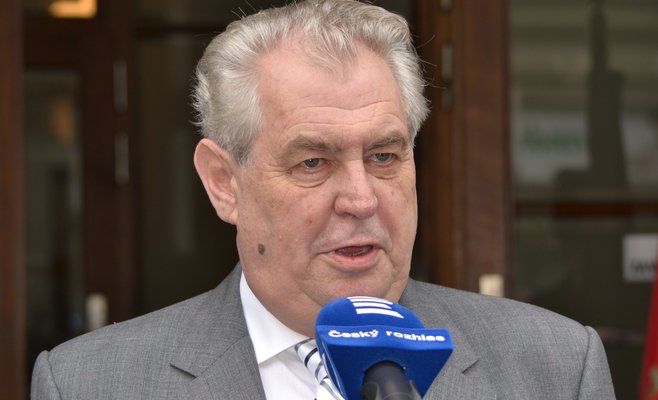 Земан выразил недовольство прекращением действия ЧП