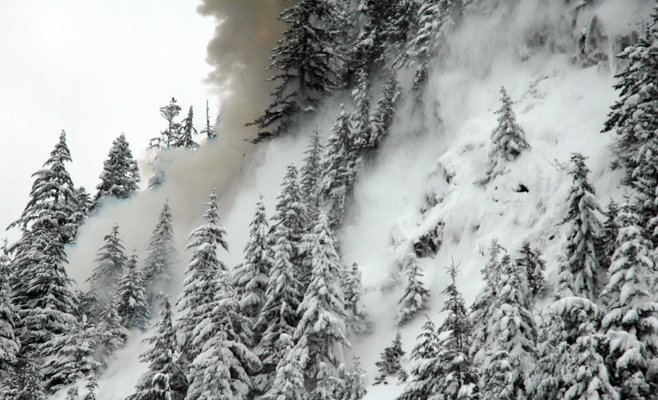 В результате схода лавины в горах Крконоше погиб горнолыжник