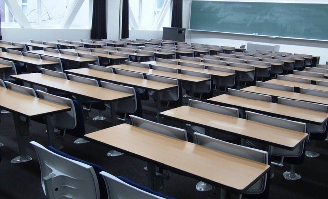 По мнению Бабиша, школы не откроются в начале марта