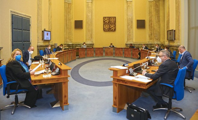 Правительство ввело новое ЧП и ужесточило противоэпидемические меры