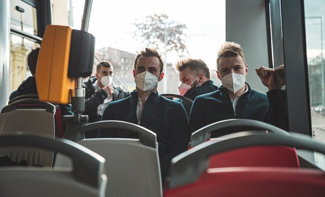 Пражская транспортная компания начала продавать пассажирам респираторы
