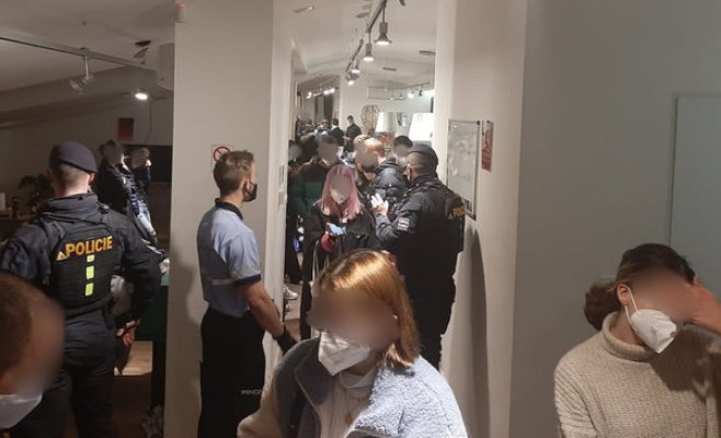 Полиция разогнала незаконную вечеринку в центре Праги