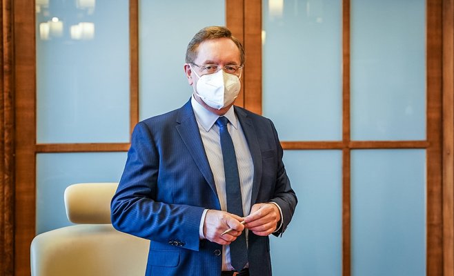Новый министр здравоохранения Петр Аренбергер подготовит новые правила смягчения мер