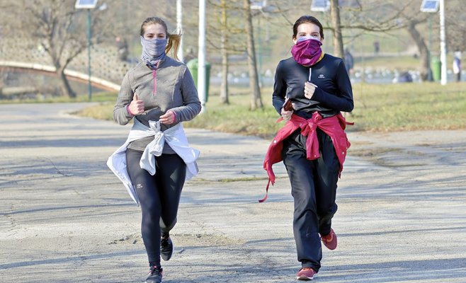 Число новых случаев заболевания Covid-19 в Чехии упало ниже тысячи. Чрезвычайное положение закончилось
