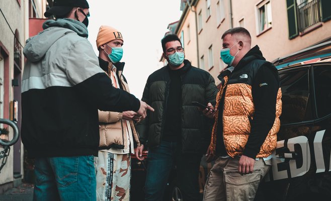 Полиция отказывается проверять соблюдение «правила двух человек»