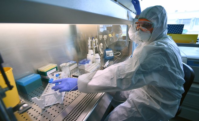 Количество новых случаев коронавируса в Чехии снижается, однако репродуктивное число выросло до 1,07