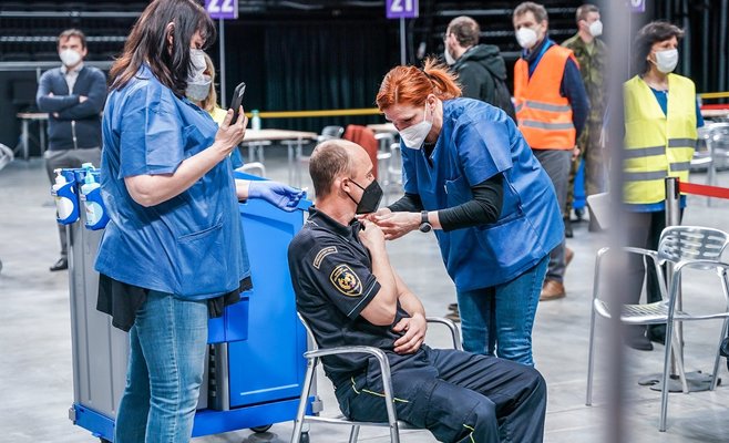 Бабиш: к летним каникулам будут вакцинированы 5,5 млн человек