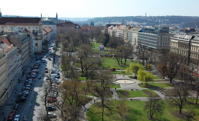 После зимнего перерыва реконструкция Карловой площади в Праге будет возобновлена