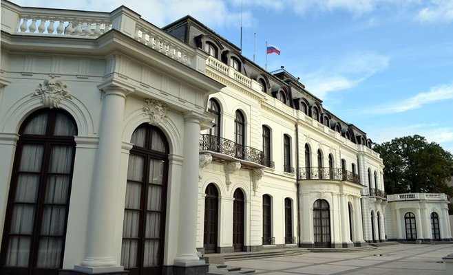 Чехия высылает 18 российских дипломатов