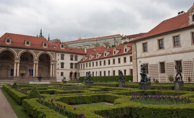 Сенат призвал правительство ЧР расторгнуть договор о дружеских отношениях с Россией