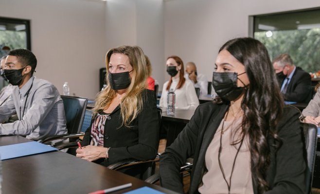 С сегодняшнего дня возобновляется практическое обучение в средних школах и вузах