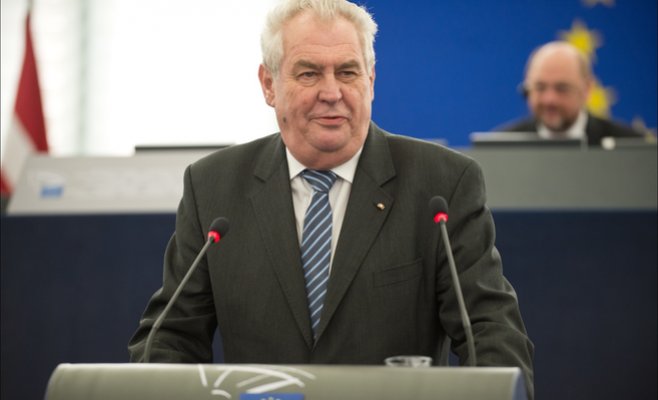 Сенаторы рассматривают возможность подачи судебного иска против Земана