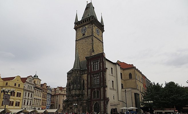 Достопримечательности Праги постепенно открываются для посетителей