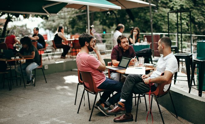 Рестораторы просят у Минздрава инструкции о том, как проверять у гостей наличие тестов