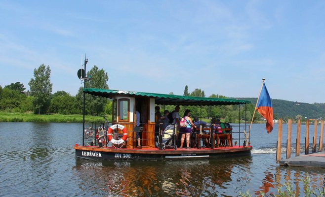 На Влтаве остановлена работа всех пражских паромов