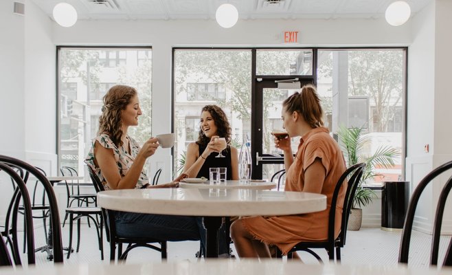 Внутренние помещения ресторанов могут открыться в июне