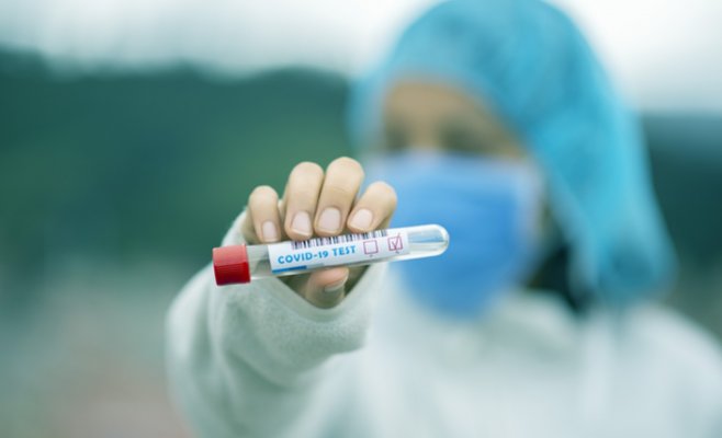 Число новых случаев Covid-19 в будние дни упало ниже тысячи