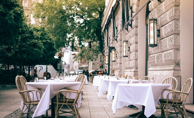 Посещать веранды ресторанов можно будет уже после первой дозы вакцины