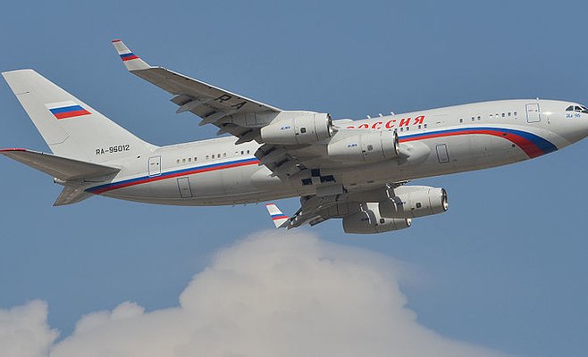 За российскими дипломатами в Прагу прибудут два спецборта