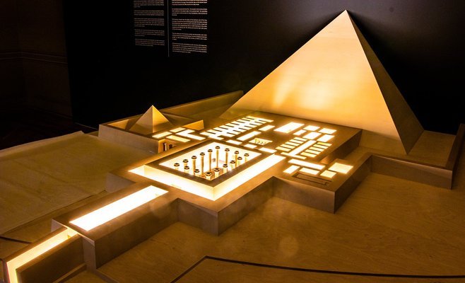 Выставка «Короли Солнца» останется в Праге до конца сентября