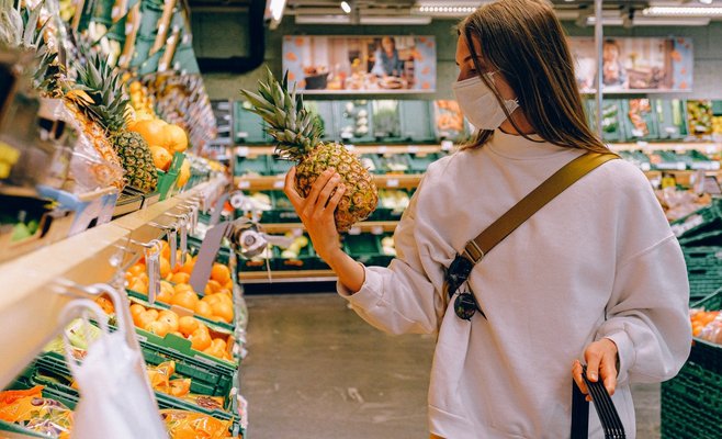 С июля в общественном транспорте и магазинах можно будет носить медицинские маски вместо респираторов