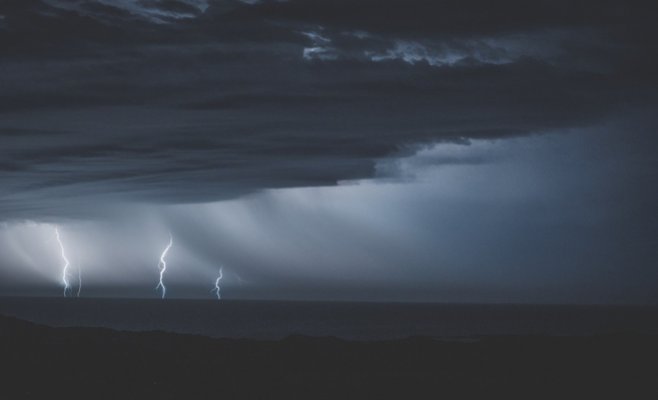 Метеорологи предупредили о чрезвычайной опасности в четырех регионах