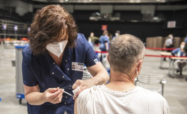 Работа центров вакцинации стоит десятки тысяч крон в день