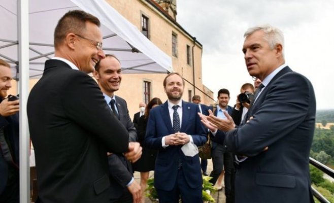 Кулханек не исключает дальнейших пограничных мер из-за распространения Сovid-19